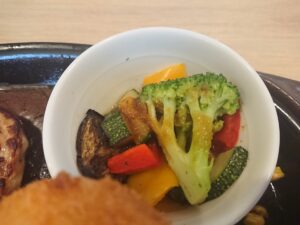 ハンバーグデミグラスソース＆野菜コロッケ＆ソーセージ